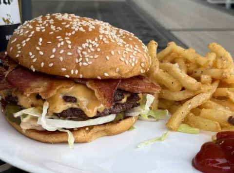Craving a crispy, juicy smash burger at home? Learn how to make the best homemade bacon cheese smash burger and fries with simple ingredients and step-by-step tips.